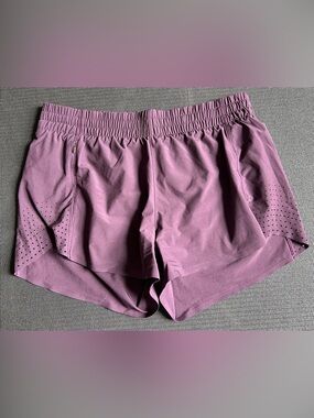 Athleta Hustle 3” Short size small
